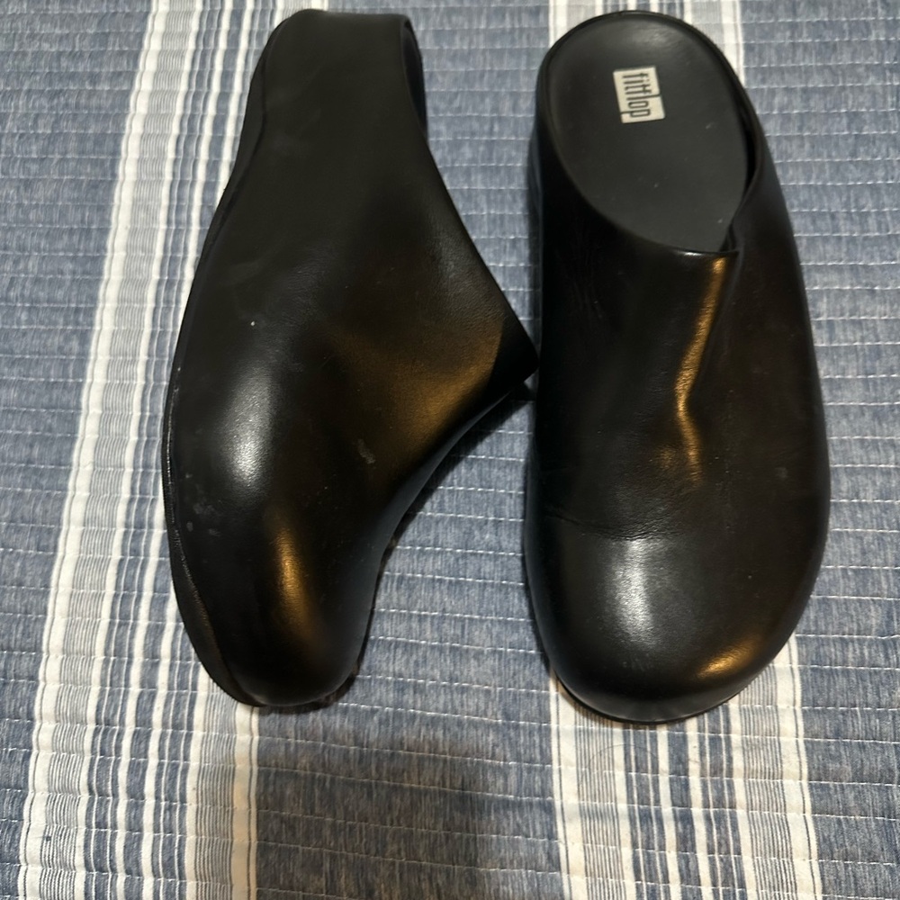 FitFlop Black Slip-On Clogs - Picture 2 of 5